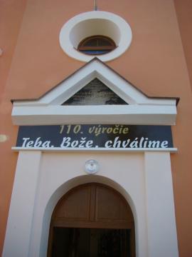 Nápis nad vchodom Nápis nad vchodom